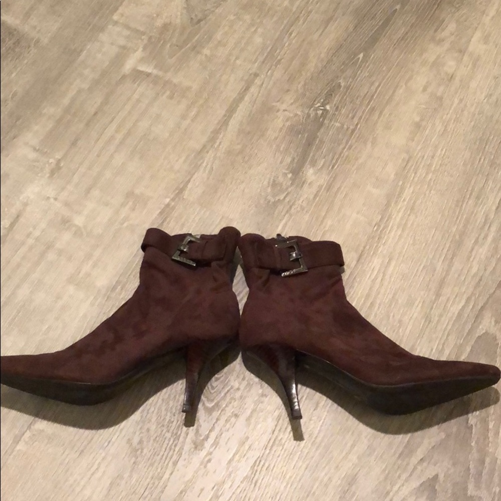 BCBGirls chocolate brown suede booties size 7 - Picture 3 of 8
